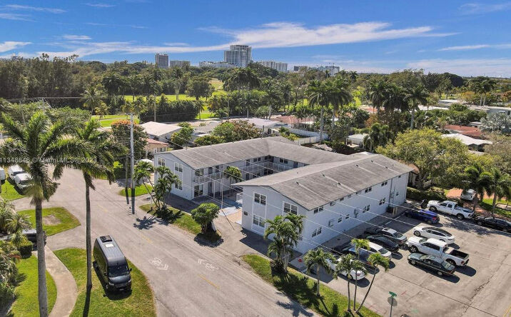Pictures of Multifamily property located at 930 N 14th Court, Hollywood, FL 33020 for sales - image #1