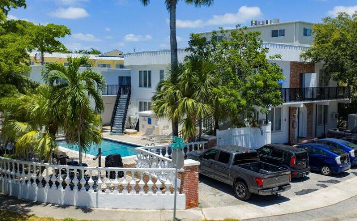 Pictures of Multifamily property located at 105 NE 16th Terrace, Fort Lauderdale, FL 33301 for sales - image #1