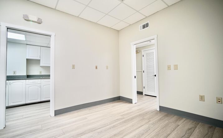 Pictures of Office property located at 2231 NE 25th Avenue 1, Pompano Beach, FL 33062 for sales - image #1
