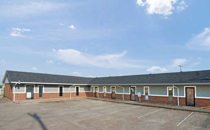 Pictures of Office, Retail property located at 7030 W Wilshire Blvd, Oklahoma City, OK 73132 for sales - image #1