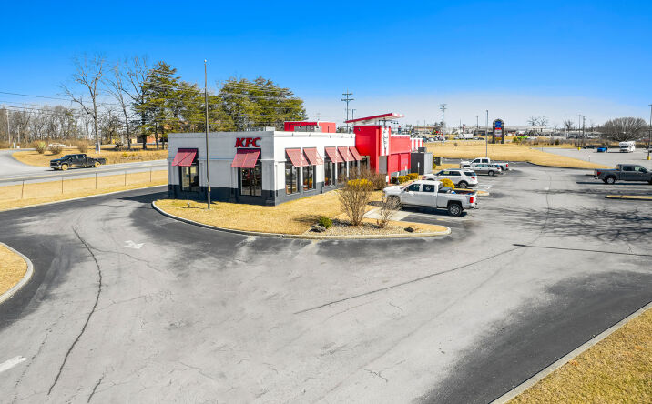 Pictures of Retail property located at 410 Highland Square, Crossville, TN 38555 for sales - image #1