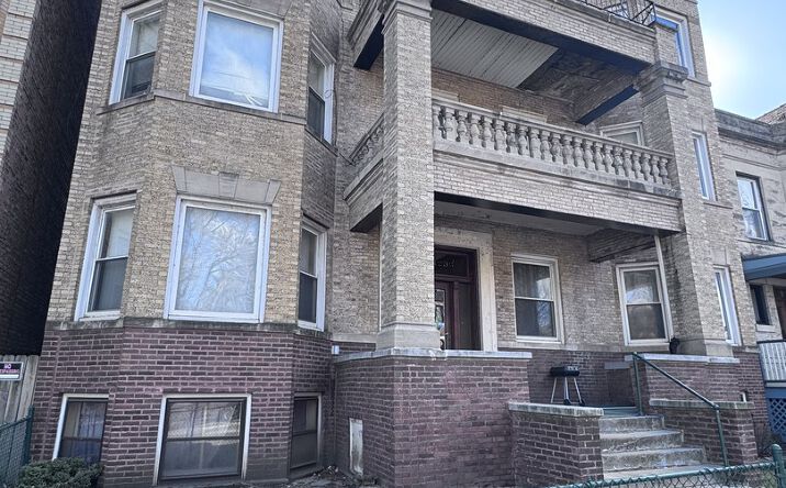 Pictures of Multifamily property located at 1235 W Foster Avenue, Chicago, IL 60640 for sales - image #1