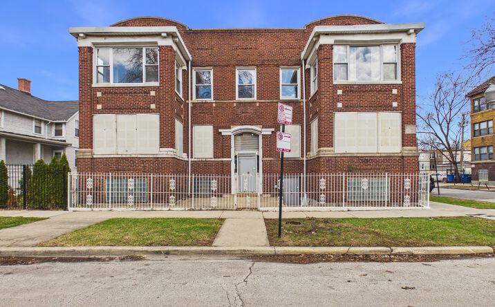 Pictures of Multifamily property located at 5500 W Adams Street, Chicago, IL 60644 for sales - image #1