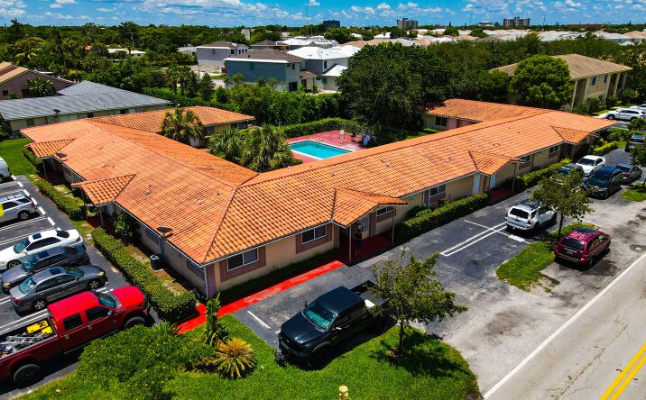Pictures of Multifamily property located at 8430 NW 40th St, Coral Springs, FL 33065 for sales - image #1