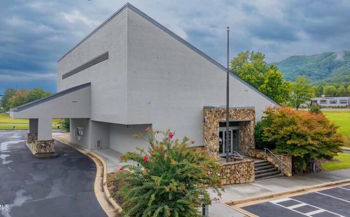 Pictures of Mixed Use, Office, Special Purpose property located at 2710 S Roan St, Johnson City, TN 37601 for sales - image #1