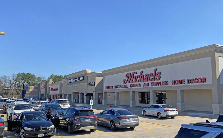 Pictures of Retail property located at 422 W Loop 281, Longview, TX 75605 for sales - image #1