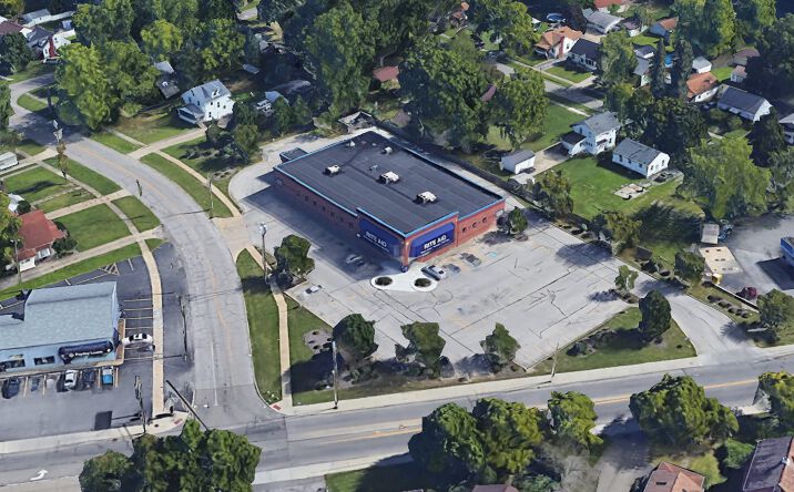 Pictures of Retail property located at 1560 Parkman Rd NW, Warren, OH 44485 for sales - image #1