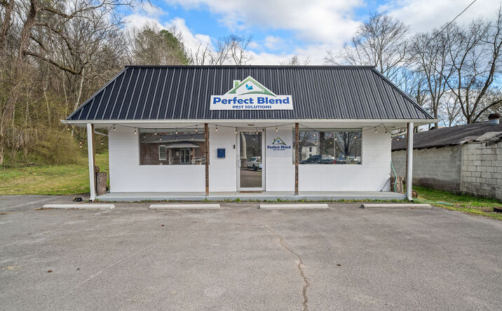 Pictures of Mixed Use, Office, Retail property located at 1446 Main St, Dunlap, TN 37327 for sales - image #1