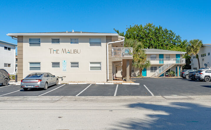 Pictures of Multifamily property located at 3213 SE 12th St, Pompano Beach, FL 33062 for sales - image #1