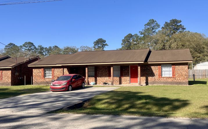 Pictures of Multifamily property located at 951 Live Oak Dr, Hinesville, GA 31313 for sales - image #1