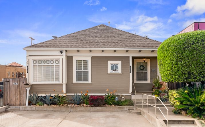 Pictures of Multifamily property located at 4020-22 Front St, San Diego, CA 92103 for sales - image #1