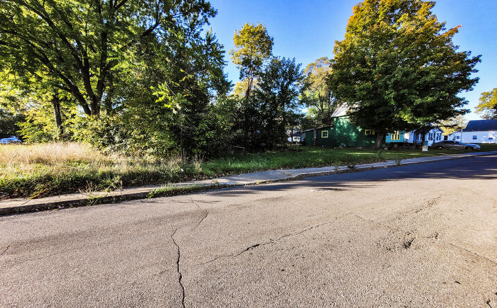 Pictures of Land property located at 1202 W Indiana Ave, South Bend, IN 46613 for sales - image #1