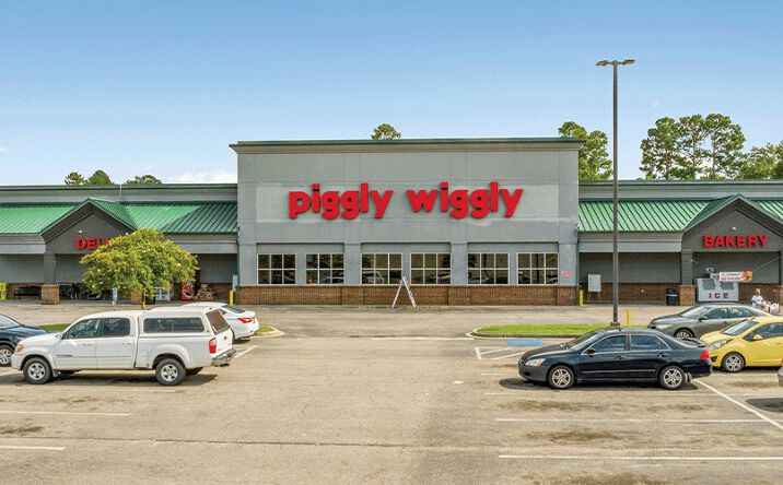 Pictures of Retail property located at 208 E McIntyre St, Mullins, SC 29574 for sales - image #1