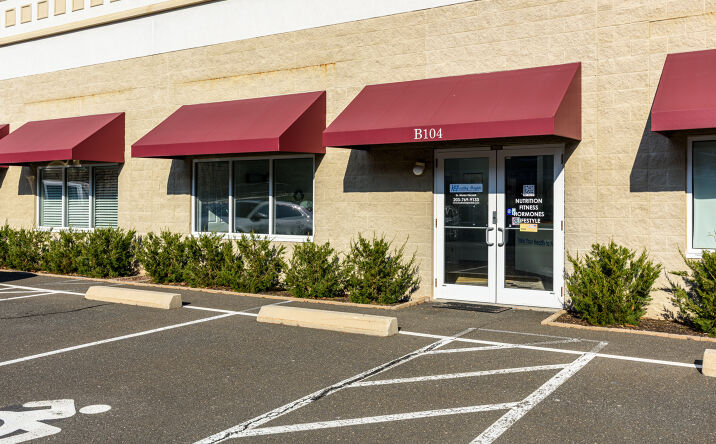 Pictures of Office property located at 100 Corporate Dr, Trumbull, CT 06611 for sales - image #1