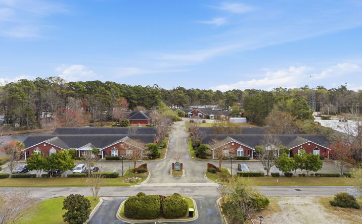 Pictures of Senior Living property located at 100 Garden Manor Ct, Murrells Inlet, SC 29576 for sales - image #1