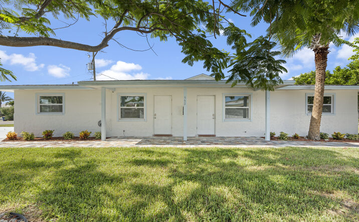 Pictures of Multifamily property located at 662 Granada St, Fort Pierce, FL 34949 for sales - image #1