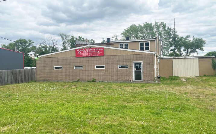 Pictures of Retail, Industrial property located at 7164 Muncie Dr, Kansas City, KS 66102 for sales - image #1