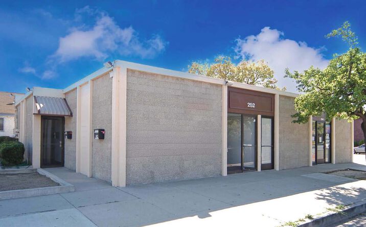 Pictures of Retail property located at 252-254 West 1st St, Oxnard, CA 93030 for sales - image #1