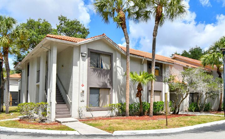 Pictures of Multifamily property located at 8300 Coral Lake Ln, Coral Springs, FL 33065 for sales - image #1