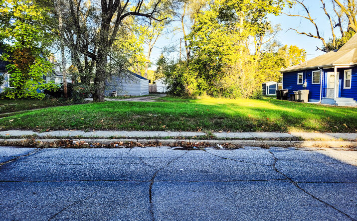 Pictures of Land property located at 617 N Walnut St, South Bend, IN 46628 for sales - image #1