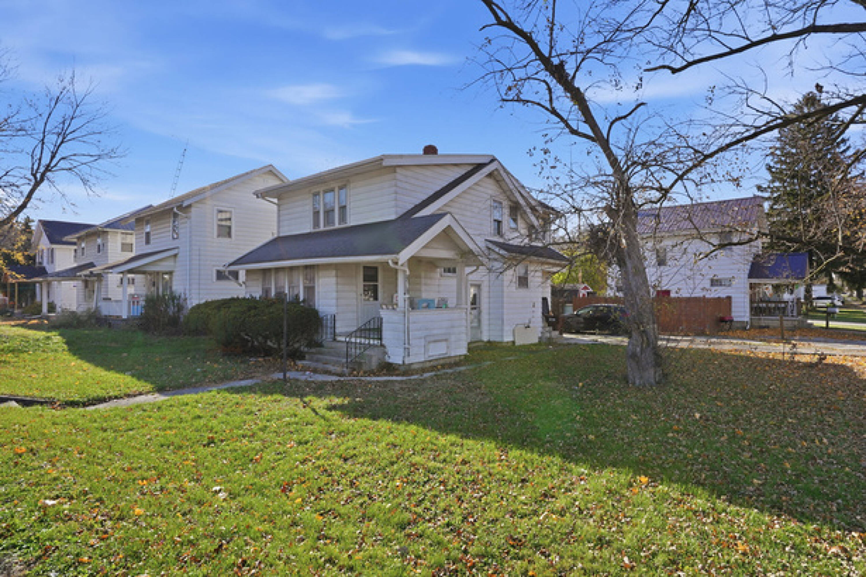 123 N Main St