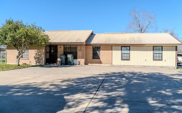 Pictures of Business for Sale property located at 4959 US Hwy 90, Columbus, TX 78935 for sales - image #1