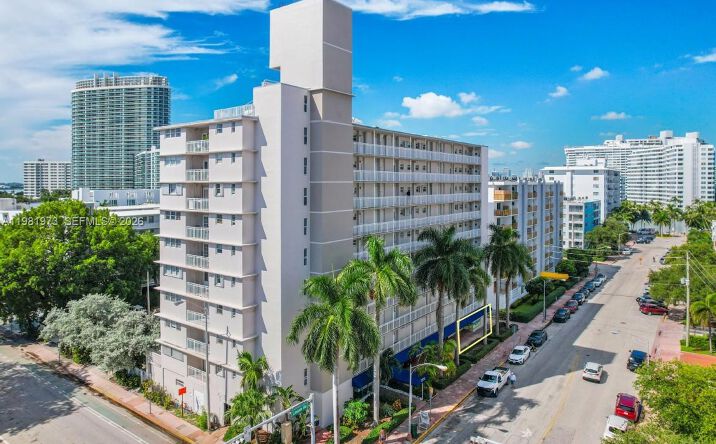 Pictures of Retail property located at 1300 Lincoln Rd # 1B #C-1B, Miami Beach, FL 33139 for sales - image #1