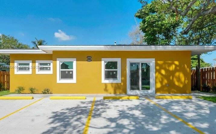 Pictures of Multifamily property located at 1539 SW 44th Ave, Fort Lauderdale, FL 33317 for sales - image #1