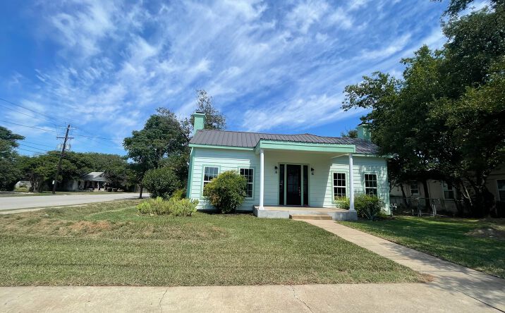 Pictures of Mixed Use property located at 201 E 6th St, Lampasas, TX 76550 for sales - image #1