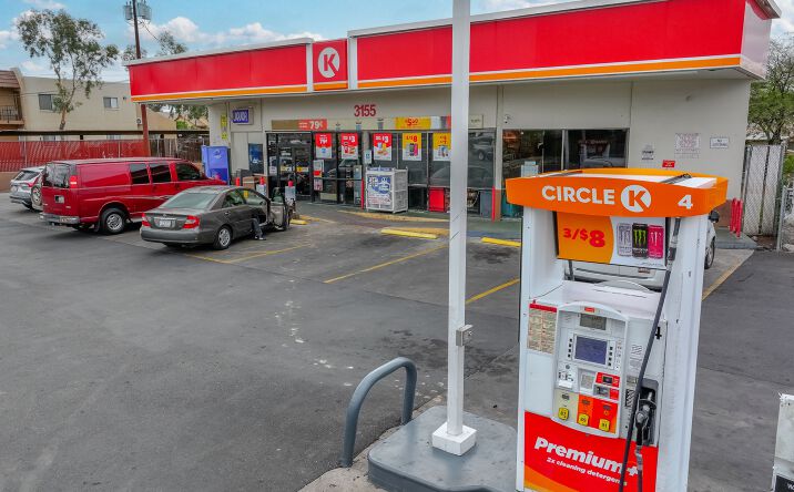 Pictures of Retail property located at 3155 N Alvernon Way, Tucson, AZ 85712 for sales - image #1