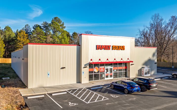 Pictures of Retail property located at 224 N Main St, Lobelville, TN 37097 for sales - image #1
