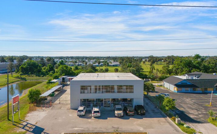 Pictures of Retail property located at 204 44th Ave E, Bradenton, FL 34203 for sales - image #1