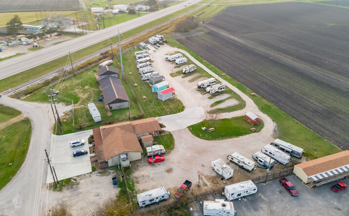 Pictures of Mobile Home Park property located at 232 Ave D St, Port Lavaca, TX 77979 for sales - image #1