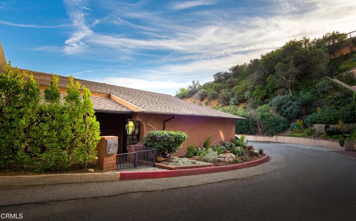 Pictures of Multifamily property located at 2994 Durand Drive, Los Angeles, CA 90068 for sales - image #1