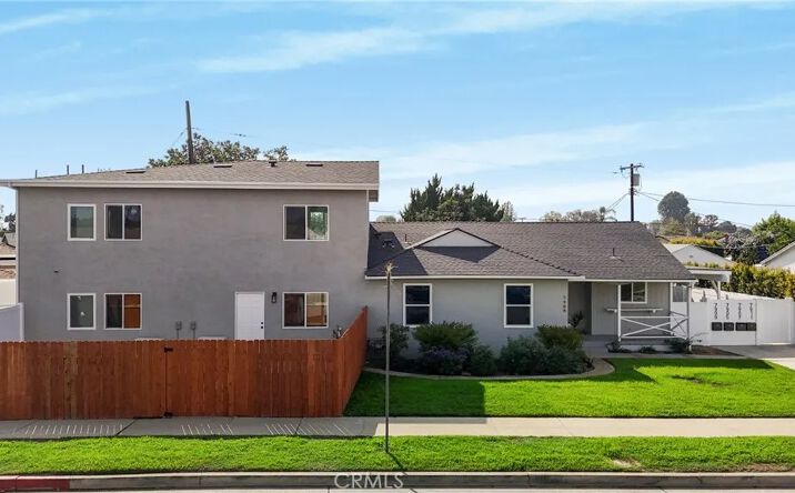 Pictures of Multifamily property located at 7909 Aldea Avenue, Lake Balboa, CA 91406 for sales - image #1