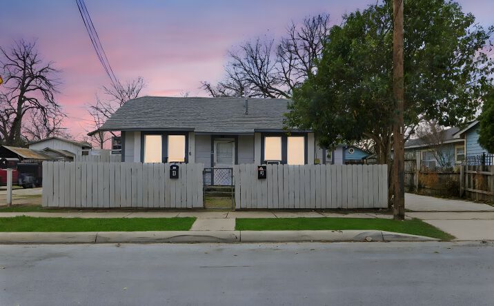 Pictures of Multifamily property located at 214 E Huff Ave, San Antonio, TX 78214 for sales - image #1