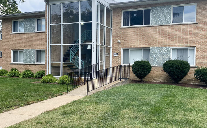 Pictures of Multifamily property located at 7412-7418 Olian Drive, Hazelwood, MO 63042 for sales - image #1