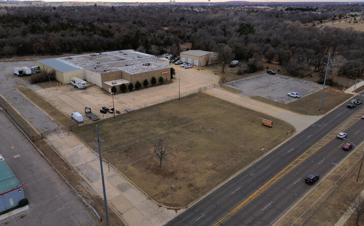Pictures of Industrial property located at 8716 SE 15th Street, Midwest City, OK 73110 for sales - image #1