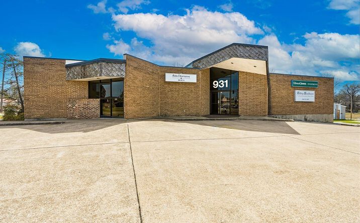 Pictures of Business for Sale, Office property located at 931 Arlington, Ada, OK 74820 for sales - image #1