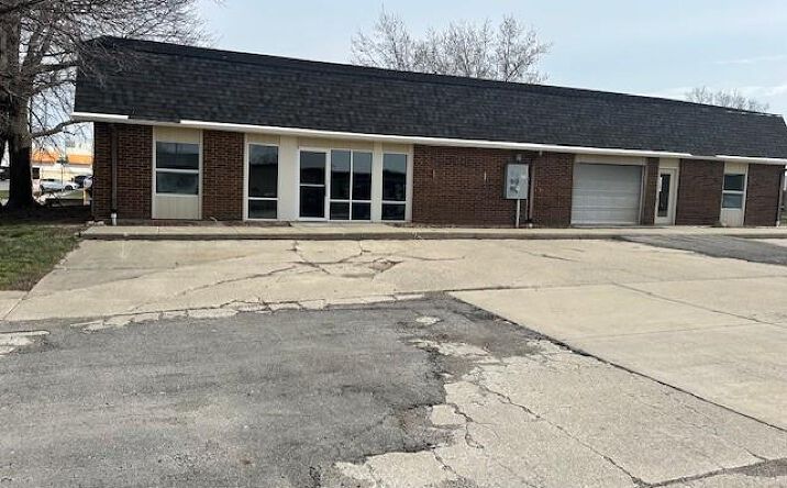 Pictures of Retail, Office property located at 2852 Four Wheel Drive, Lawrence, KS 66047 for sales - image #1