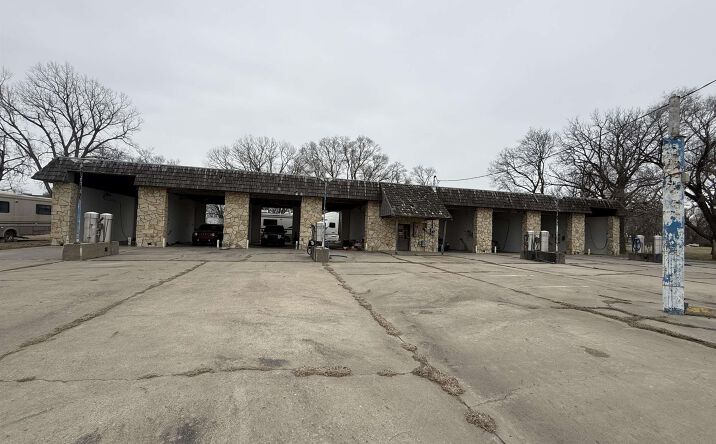 Pictures of Office property located at 927 Grant Ave, Junction City, KS 66441 for sales - image #1