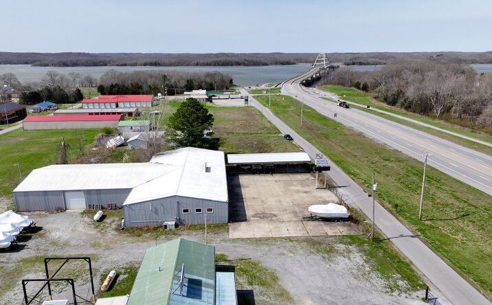 Pictures of Retail property located at 211 Canton Ln, Cadiz, KY 42211 for sales - image #1