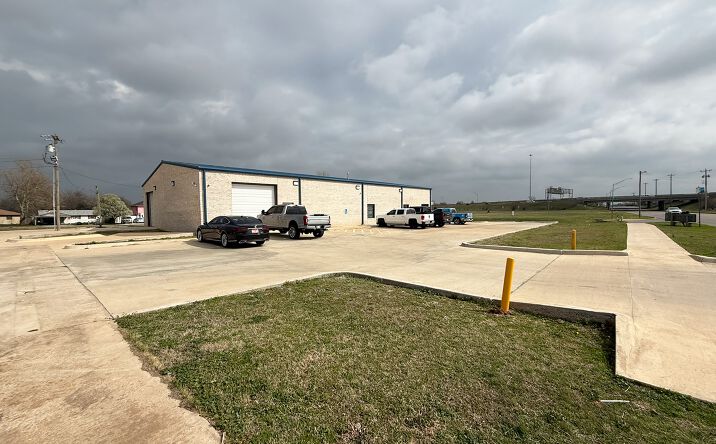 Pictures of Industrial property located at 3601 SW 44th St, Oklahoma City, OK 73119 for sales - image #1