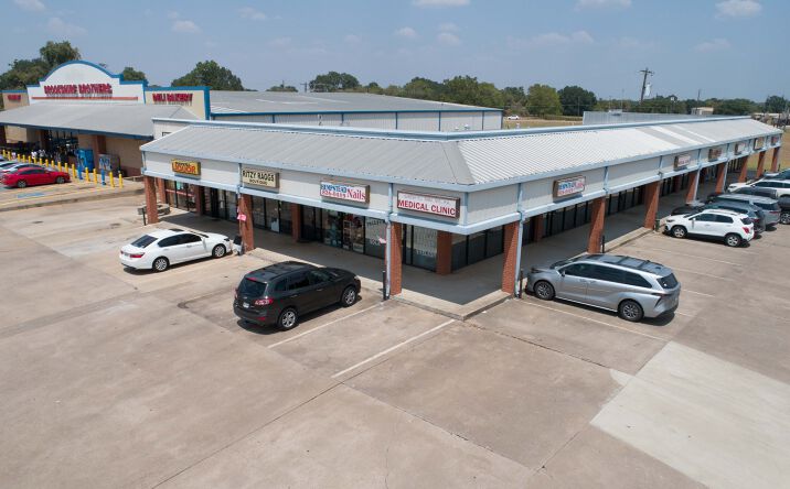Pictures of Retail property located at 247 Business 290 E, Hempstead, TX 77445 for sales - image #1