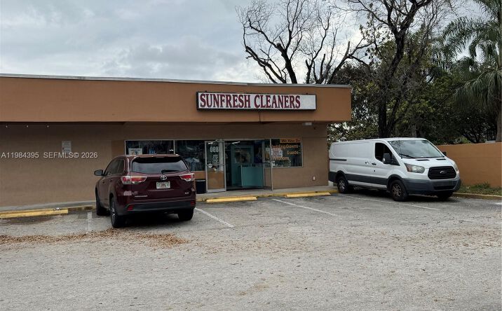 Pictures of Business for Sale property located at 1890 N Pine Island Rd, Plantation, FL 33322 for sales - image #1