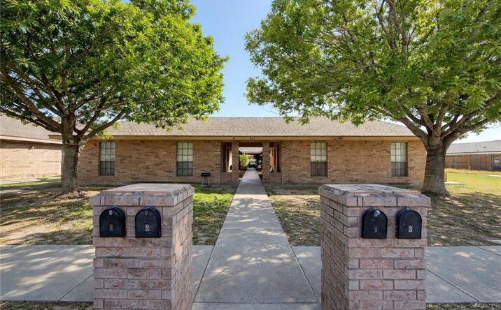 Pictures of Multifamily property located at 813 Los Tesoros Drive, Pharr, TX 78577 for sales - image #1