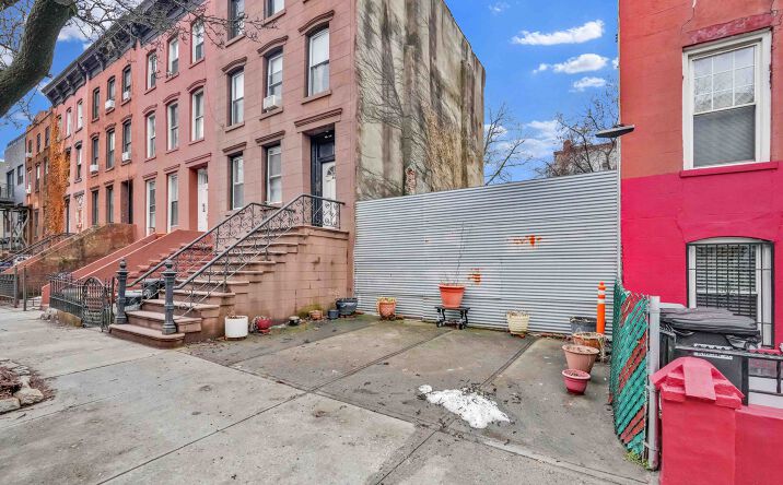 Pictures of Land property located at 82 Ryerson St, Brooklyn, NY 11205 for sales - image #1