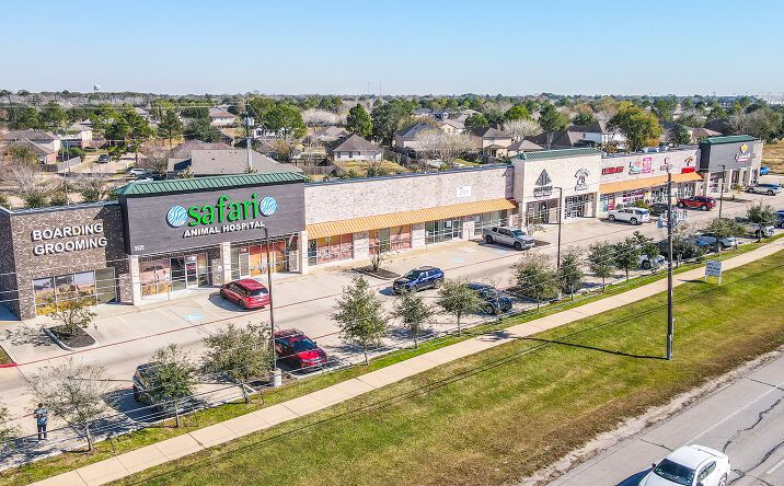 Pictures of Retail property located at 3525 S Main St, Pearland, TX 77581 for sales - image #1