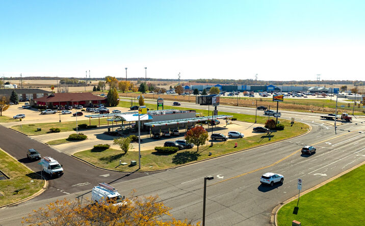 Pictures of Retail property located at 3601 Court St, Pekin, IL 61554 for sales - image #1