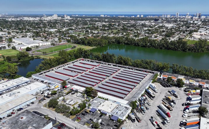 Pictures of Self Storage property located at 450 Ansin Blvd, Hallandale Beach, FL 33009 for sales - image #1